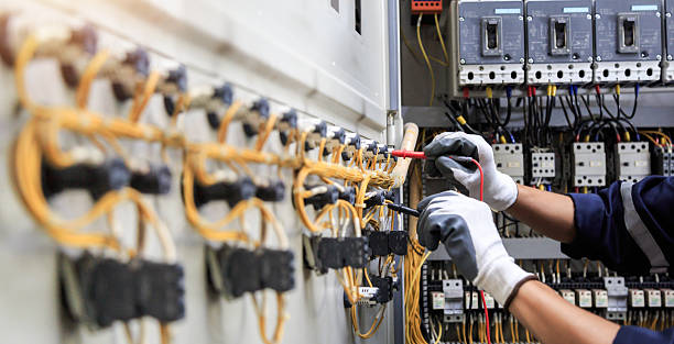 Professional Electrician technician working in Bensenville, IL